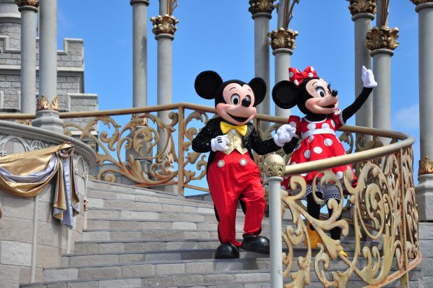 Planning a Family Disney Vacation on a Budget &#8211; Top 5 Tips