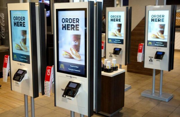 8 Ways A Self-Service Kiosk Can Benefit Your Hotel Business