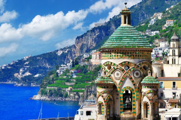 Exploring the Amalfi Coast on Foot: Ultimate 2024 Guide