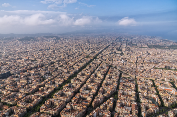 Navigating Barcelona Like a Local: A Travel Guide (2024)