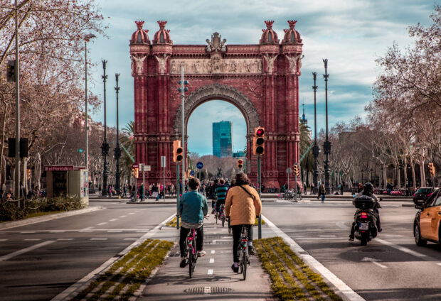 Navigating Barcelona Like a Local: A Travel Guide (2023)