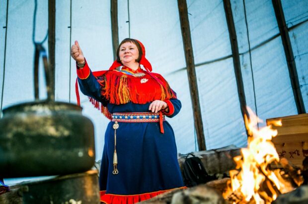 Norwegian Cultural Immersion ─ Experience Local Traditions at Glamping Destinations