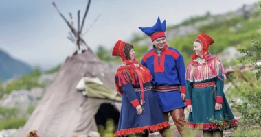 Norwegian Cultural Immersion ─ Experience Local Traditions at Glamping Destinations