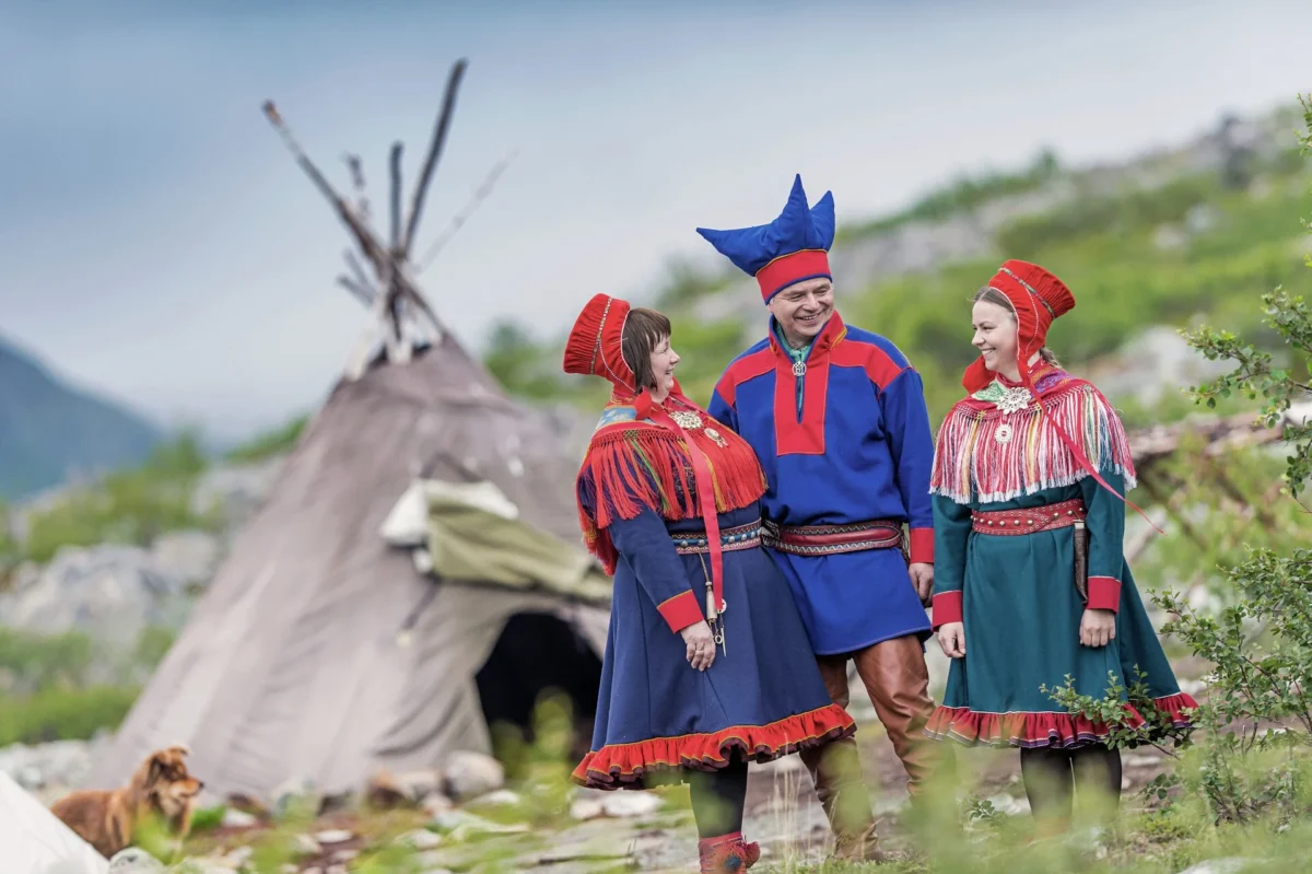 Norwegian Cultural Immersion ─ Experience Local Traditions at Glamping Destinations