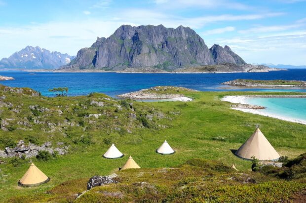 Norwegian Cultural Immersion ─ Experience Local Traditions at Glamping Destinations